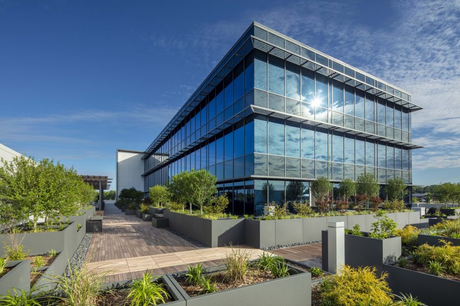 Exterior view of outdoor landscaping and terrace of Arkansas Heart Hospital Encore designed by WDD Architects.