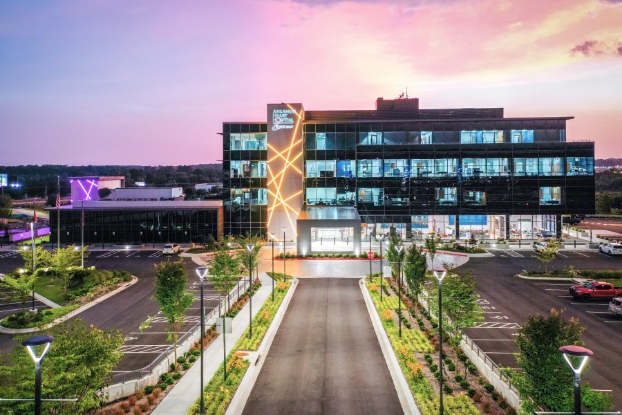 Arkansas Heart Hospital Encore in Bryant featuring the hospital entrance and modern exterior design