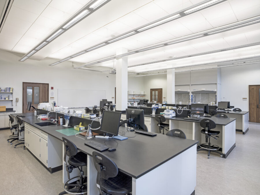 Interior view of classroom and lab space in the University of Arkansas John White Engineering Hall in Fayetteville, AR, renovated by WDD Architects.