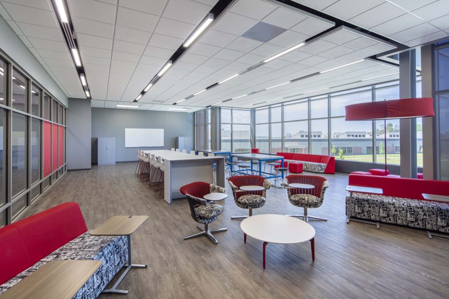Don Tyson Innovation 2 Flexible STEM learning classroom and instructional lab at Don Tyson School of Innovation Phase II designed by WDD Architects.
